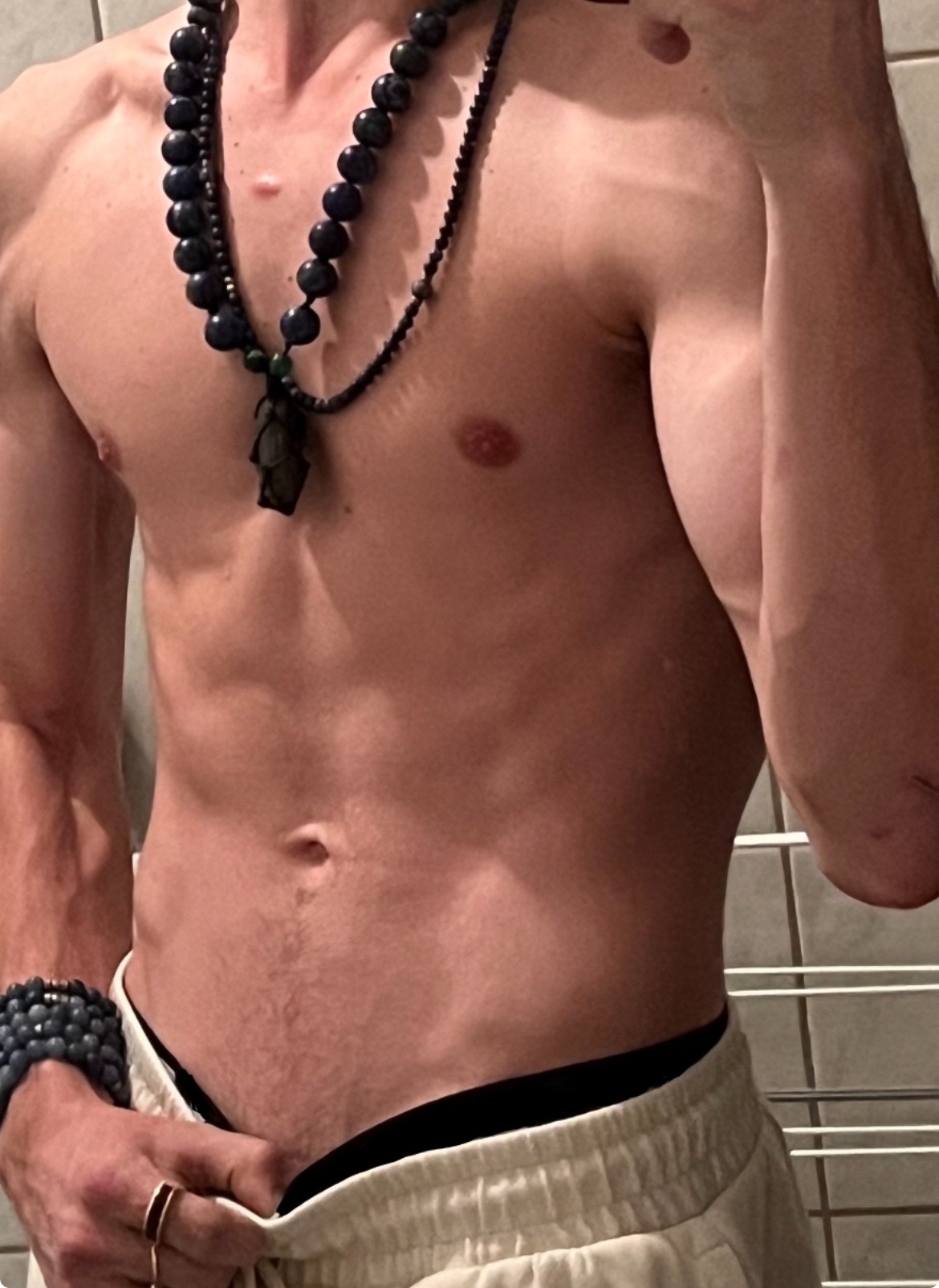 Profil de Giovane, 19 ans, Escort Trans Suisse à Rue