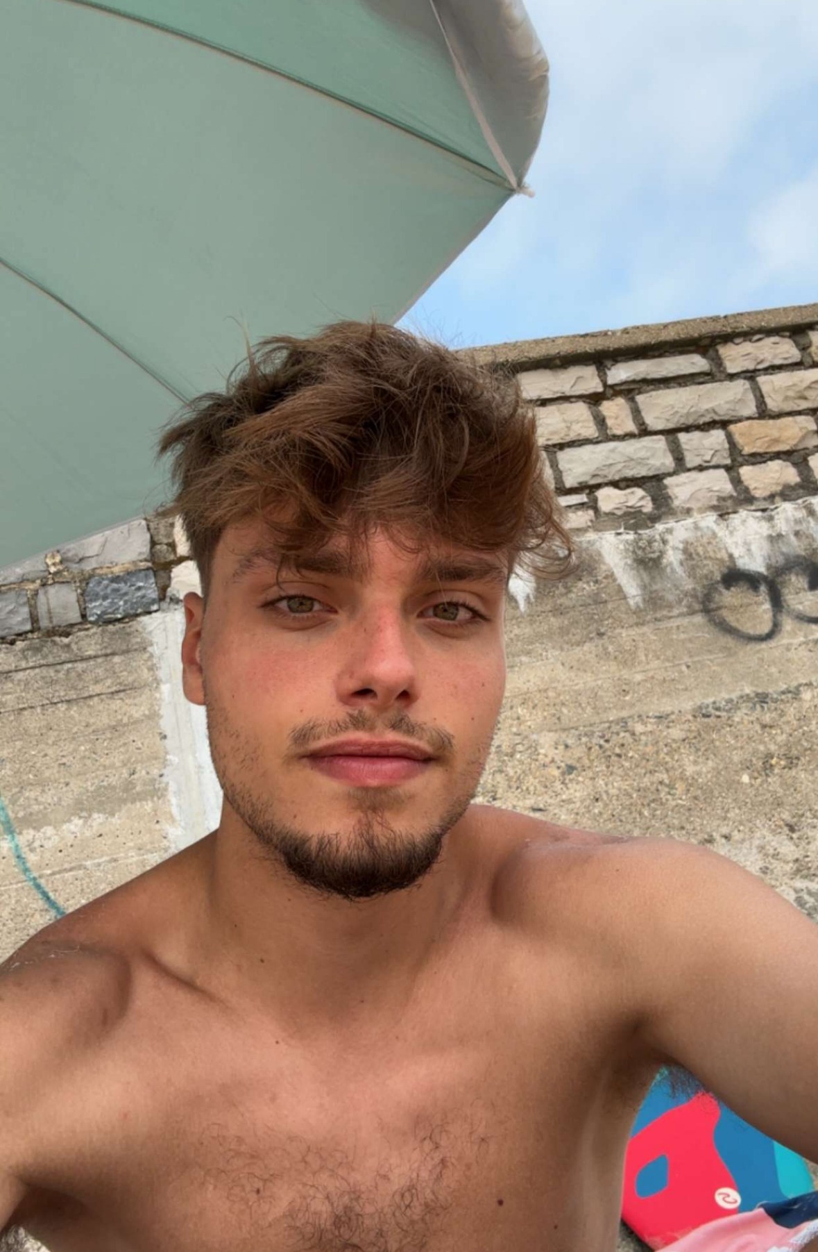 Profil de Elone, 19 ans, Escort Trans Suisse à Begnins