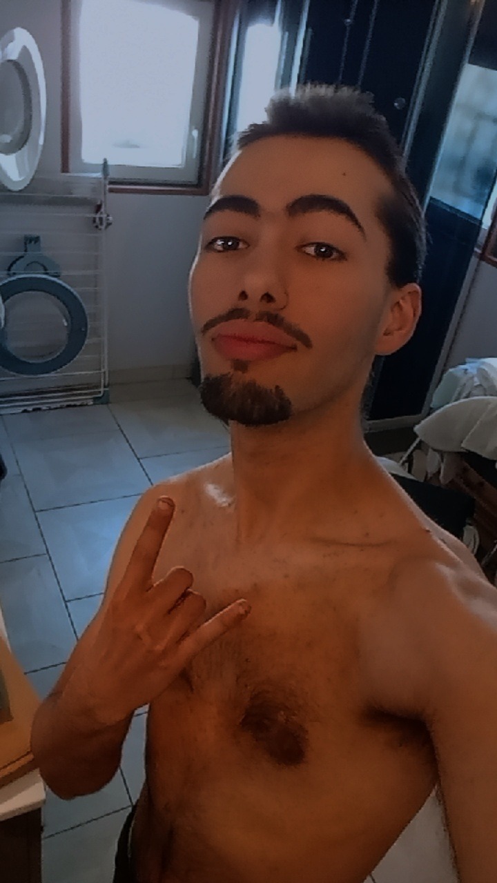 Profil de Oualid, 22 ans, Escort Trans Suisse à Istighofen