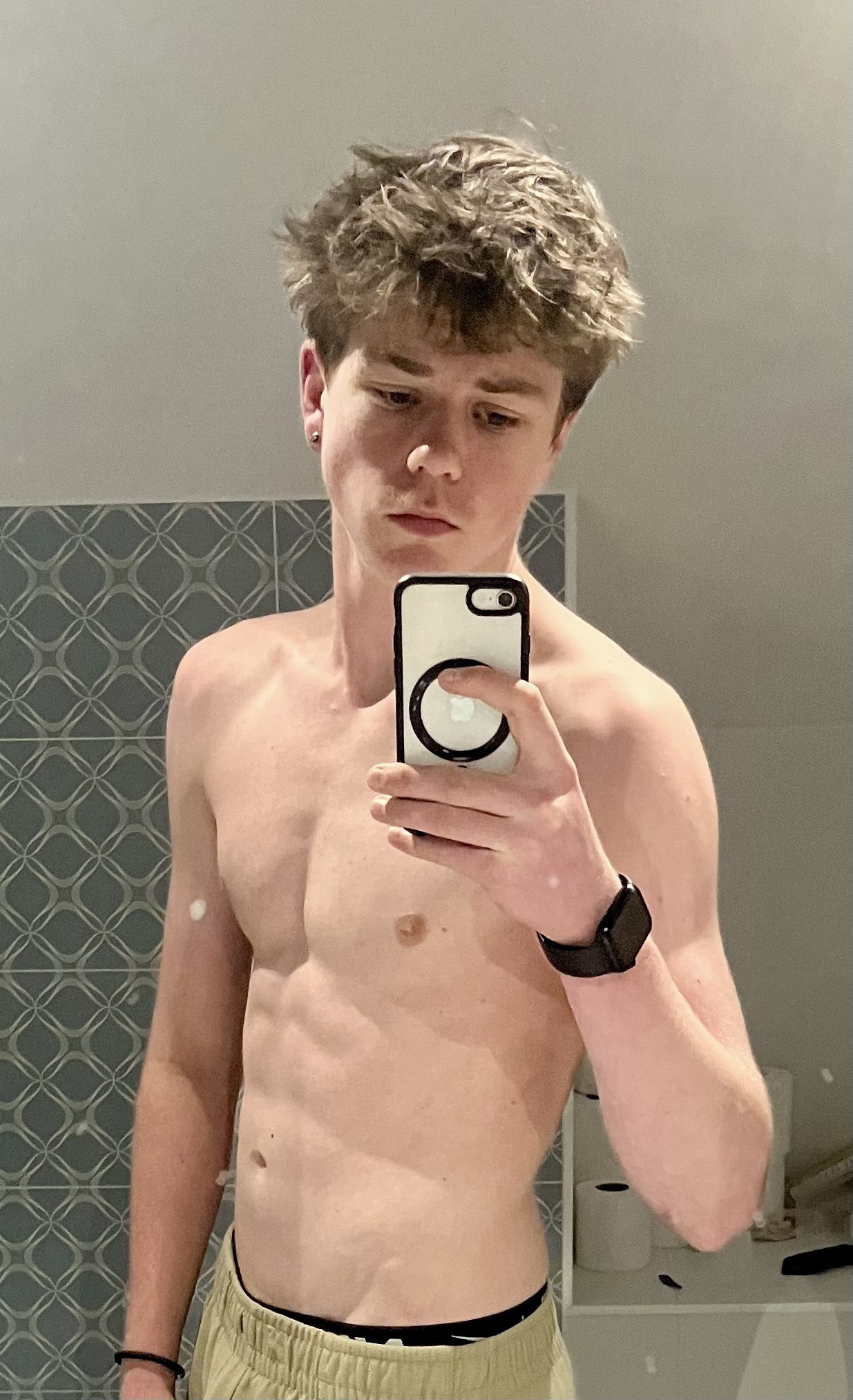 Profil de Youssri, 19 ans, Escort Trans Suisse à Dommartin